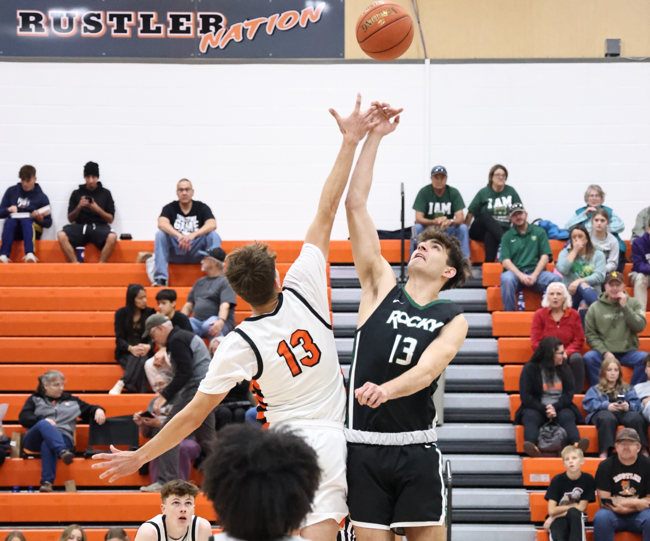 CWC Basketball Split Outcomes in Thanksgiving Tournament Games