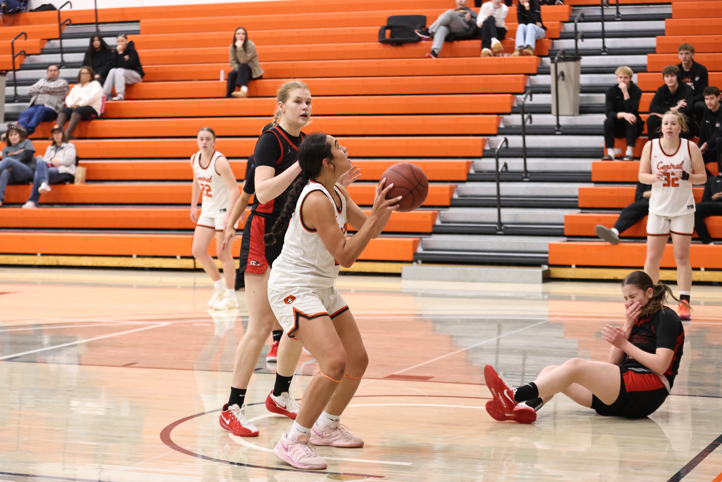 CWC Women&rsquo;s Basketball Battles Through Hard-Hitting Week, Secures Key Home Victory