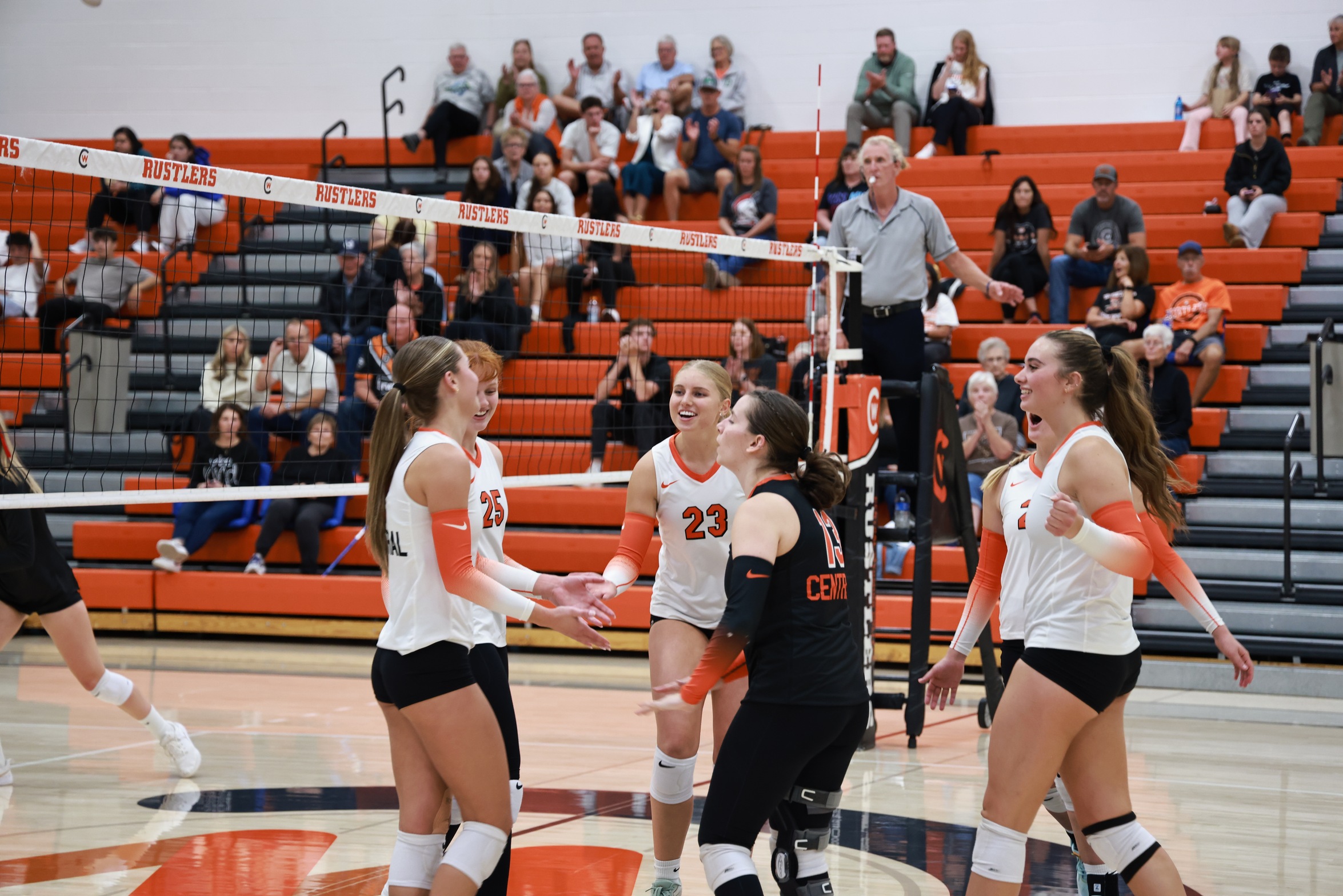 CWC Volleyball Faces Tough Challenges in First Region 9 Matchups of the Season